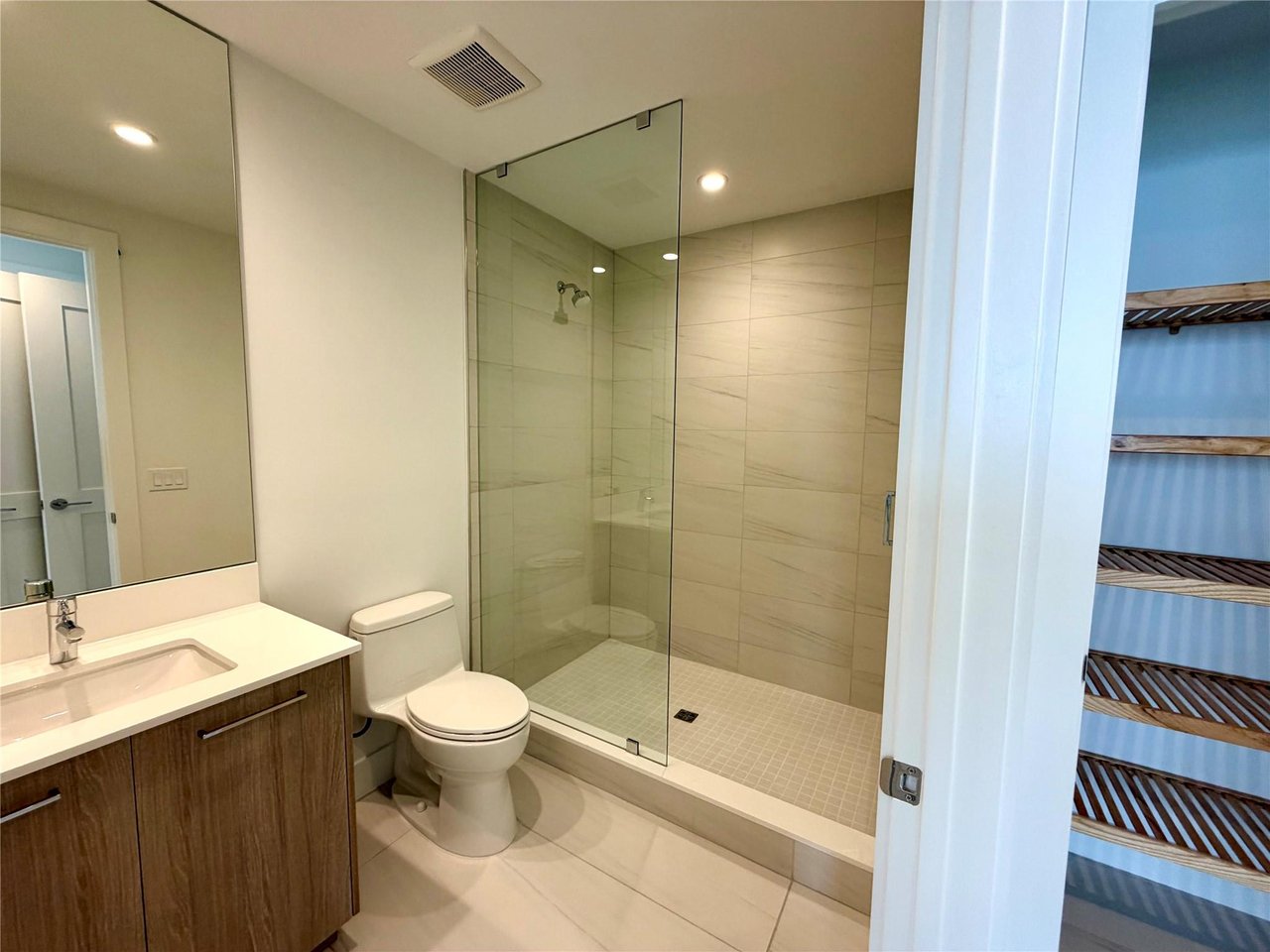 153 N Seabreeze blvd S-2101