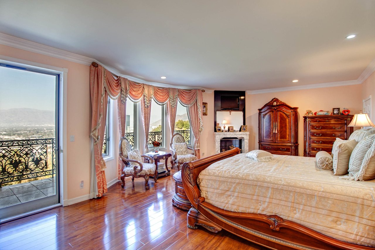 11131 Mountcastle Dr. Studio City, CA