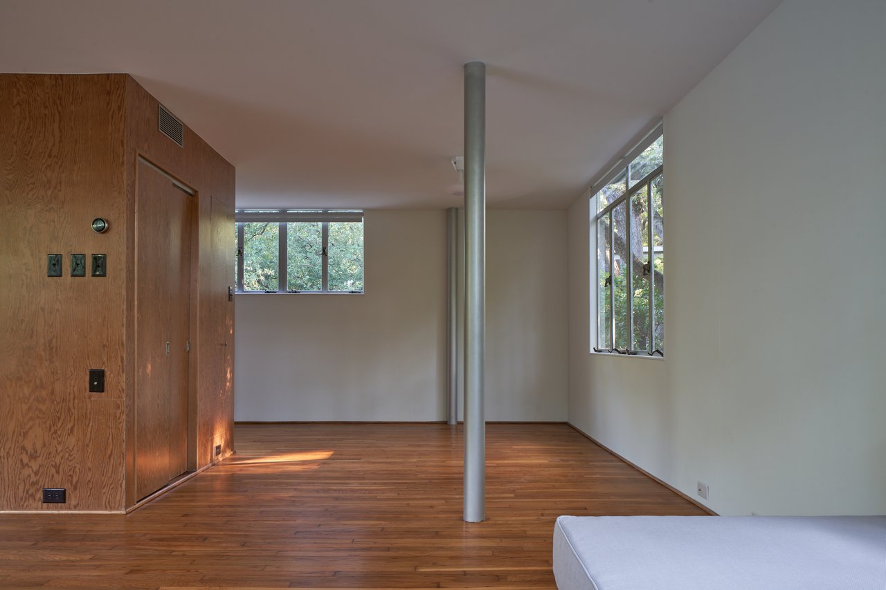 The Perch - Rare International style Architecture in Austin 