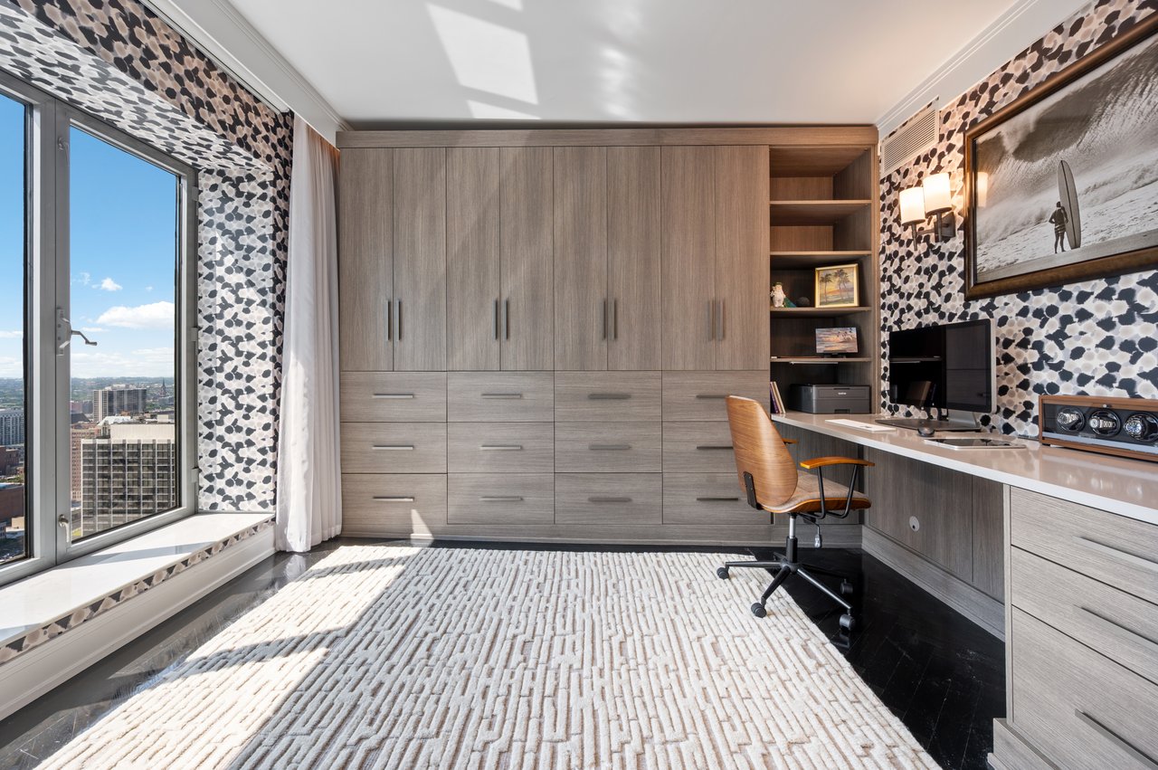 950 N Michigan Ave #2704