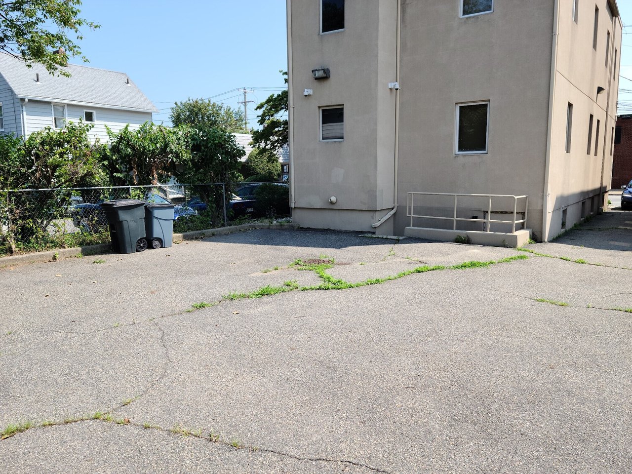 221 Mineola Blvd