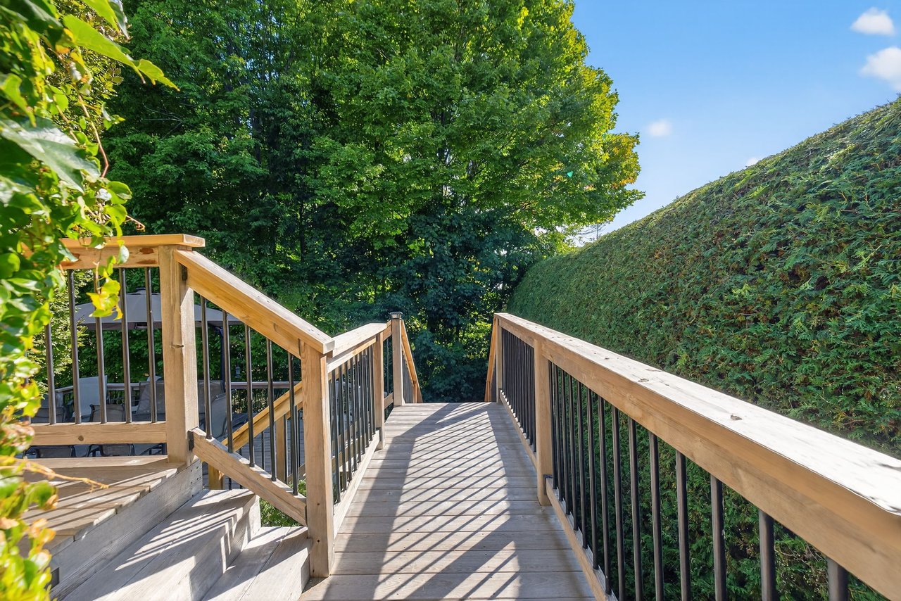 6 Falling Leaf Crt, Aurora