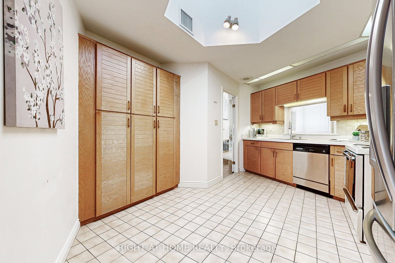 PENTHOUSE IN PRIME NORTH YORK 