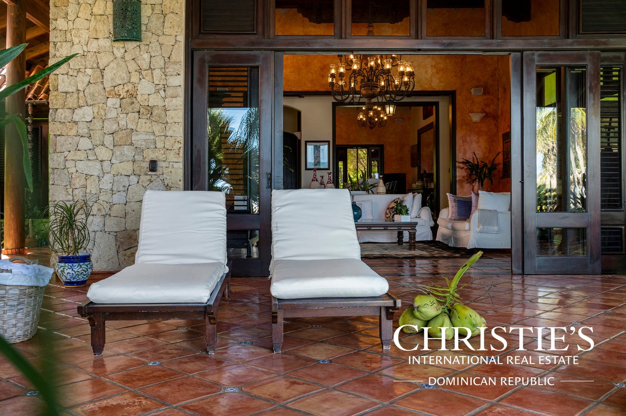 Villa Shangri-la – Caribbean Oceanfront Villa