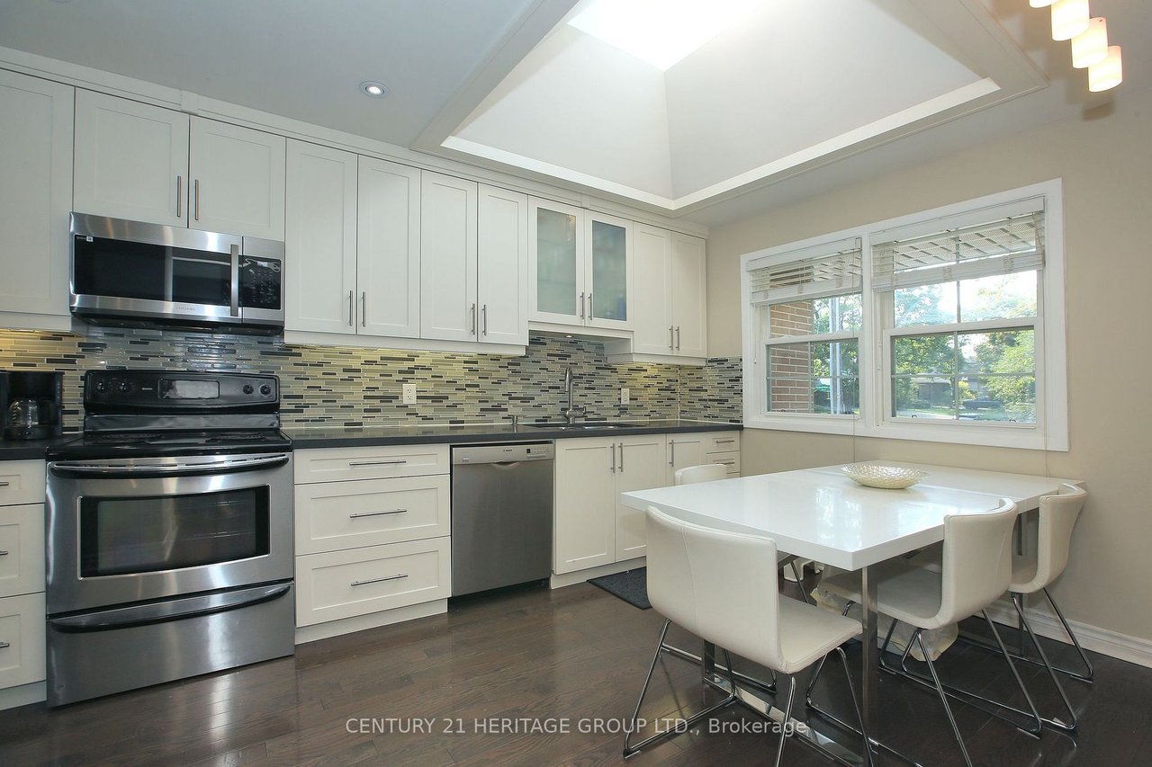  Beautifully Renovated Interior 