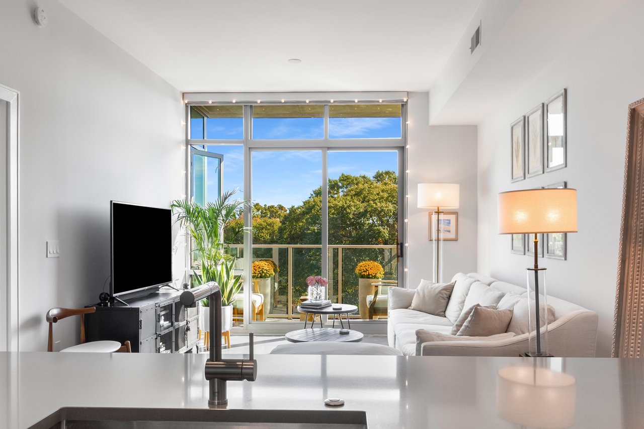 905 Juniper Street NE Unit 704