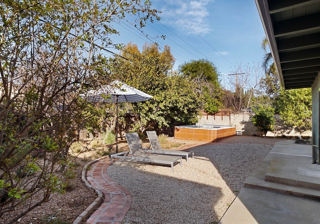 Effortless California Living in This Tarzana Ranch