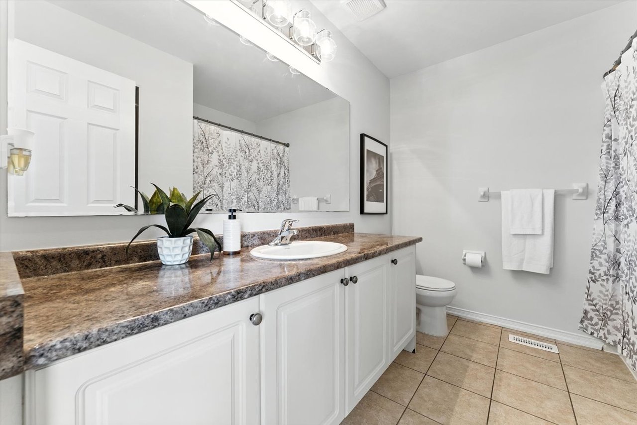 17 Holroyd St