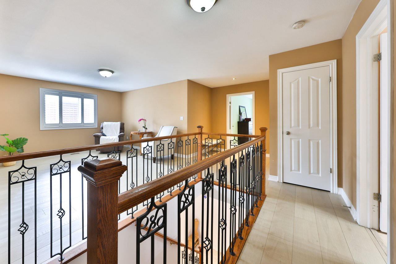 2304 Sovereign Street, Oakville