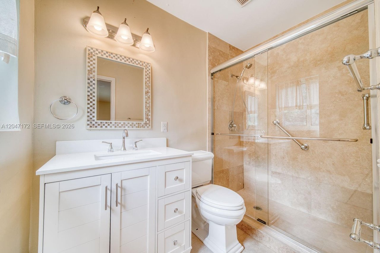 1116-almeria-avenue-coral-gables-home-for-sale-bathroom