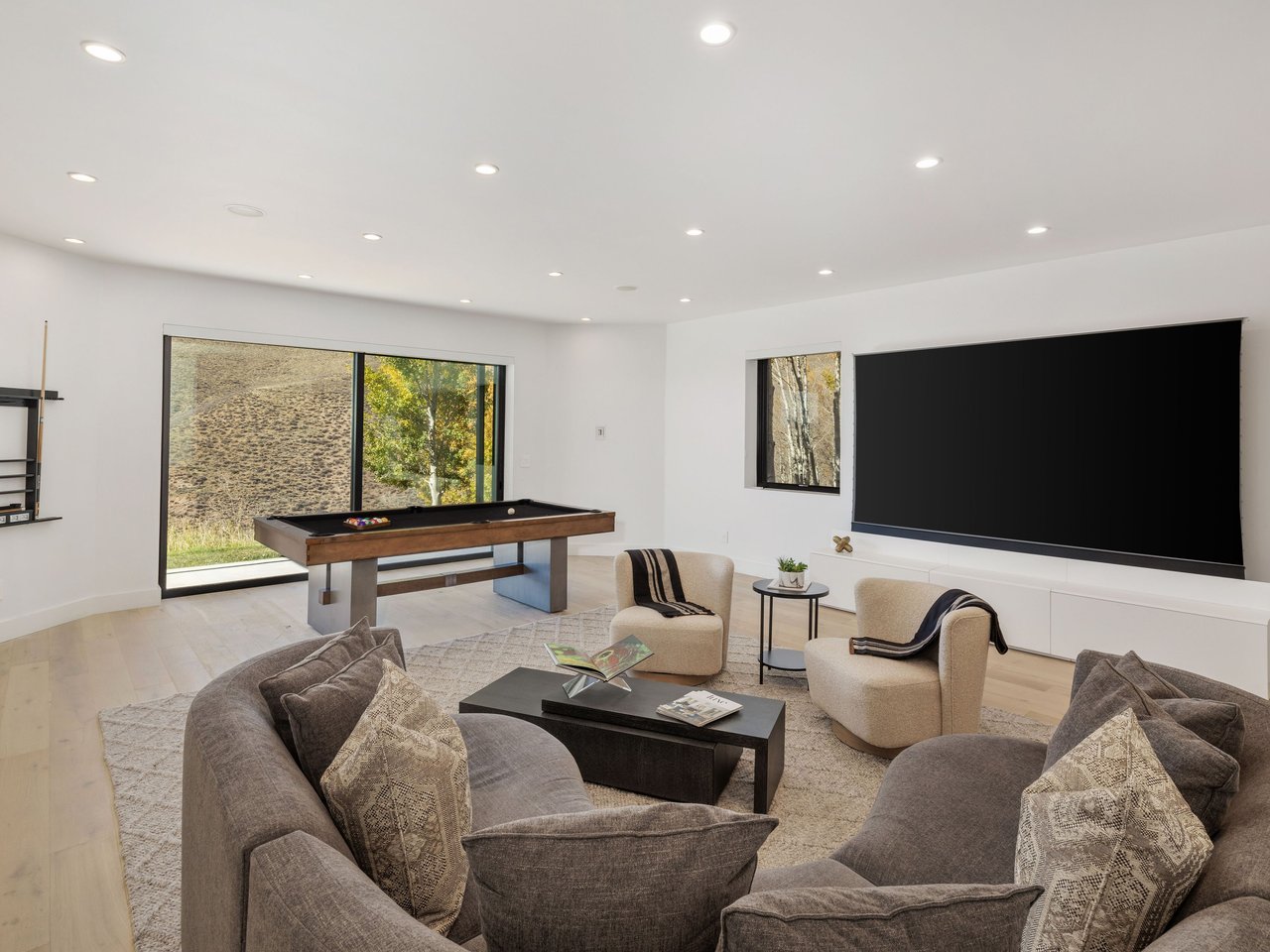 4380 June Point, Avon