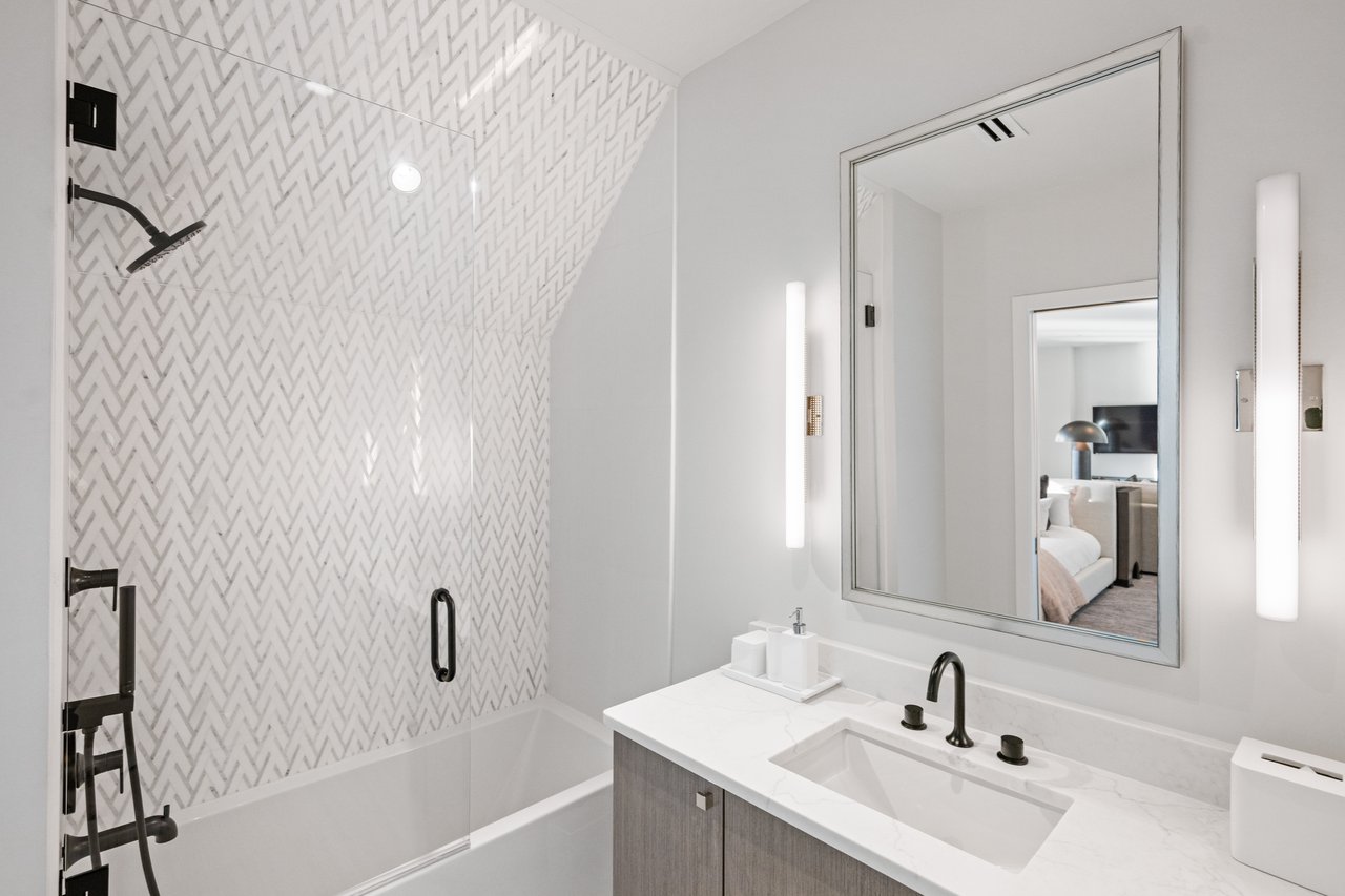 ANNAPOLIS WATERFRONT HOME | LAKE OGELTON WATERFRONT WITH CHESAPEAKE BAY ACCESS