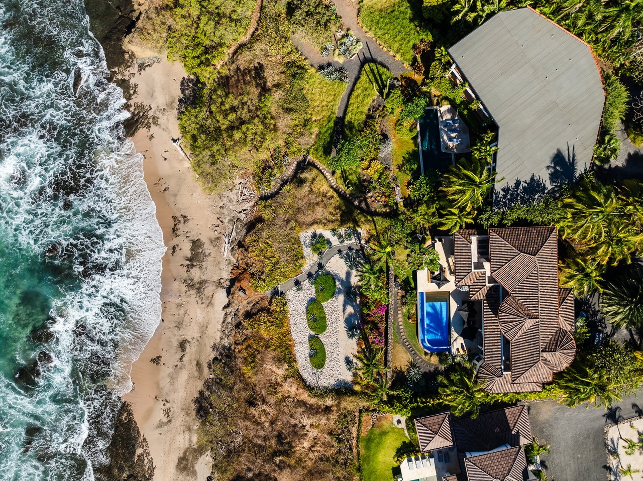 Villa Esperanza Beachfront | Near the Coast and Oceanfront House For Sale in Playa Negra