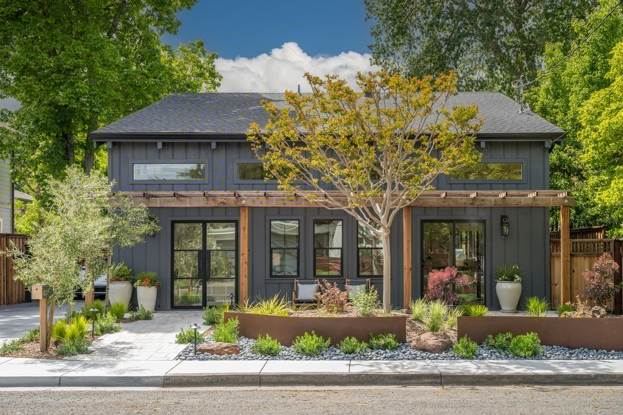 825 Austin Ave
