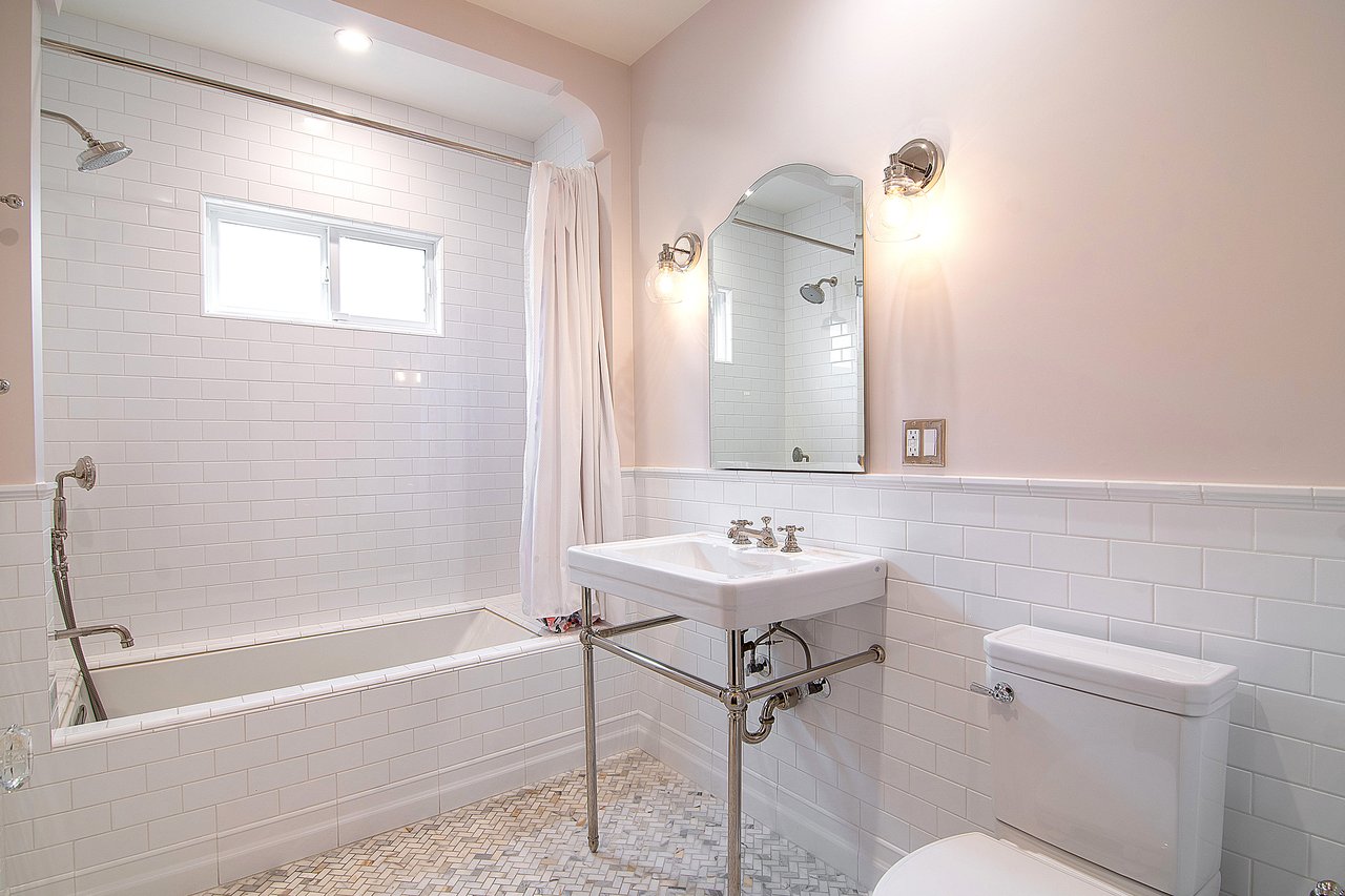 Sanctuary Paradise, N Citrus Ave, 90036