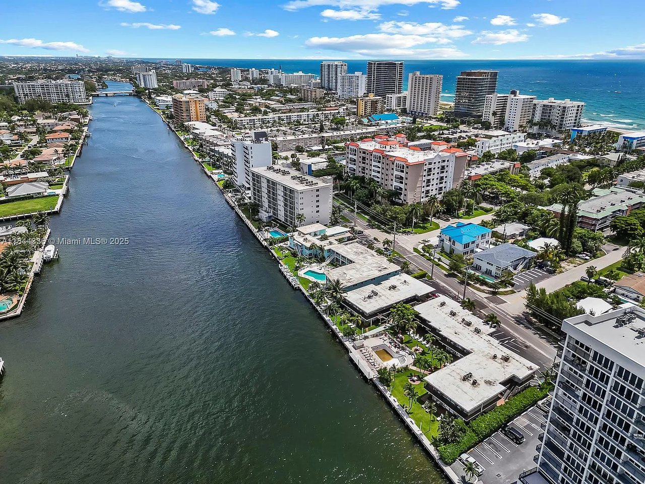 555 N Riverside Dr #4