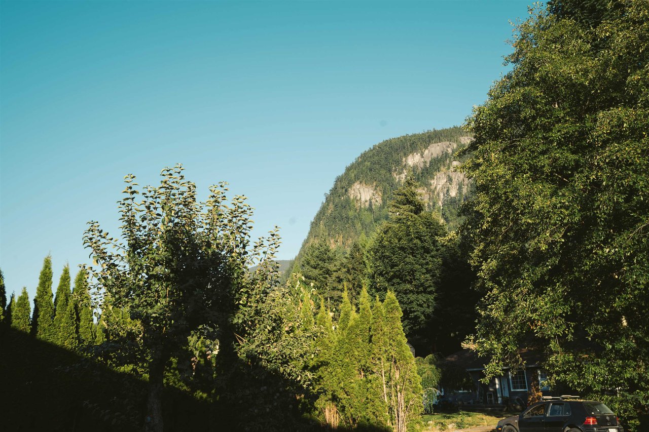 1124 Plateau Cres