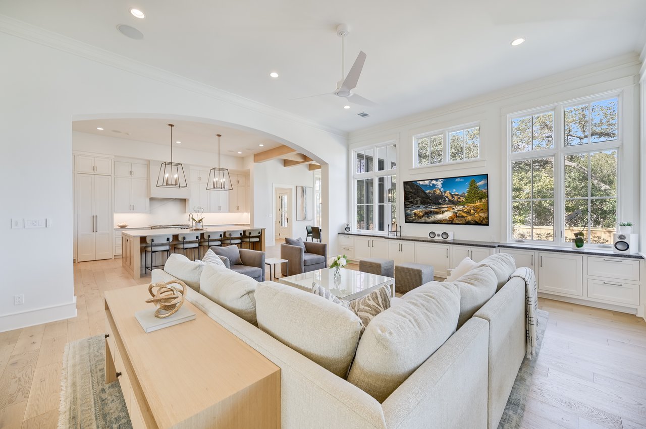 4907 Rollingwood Drive