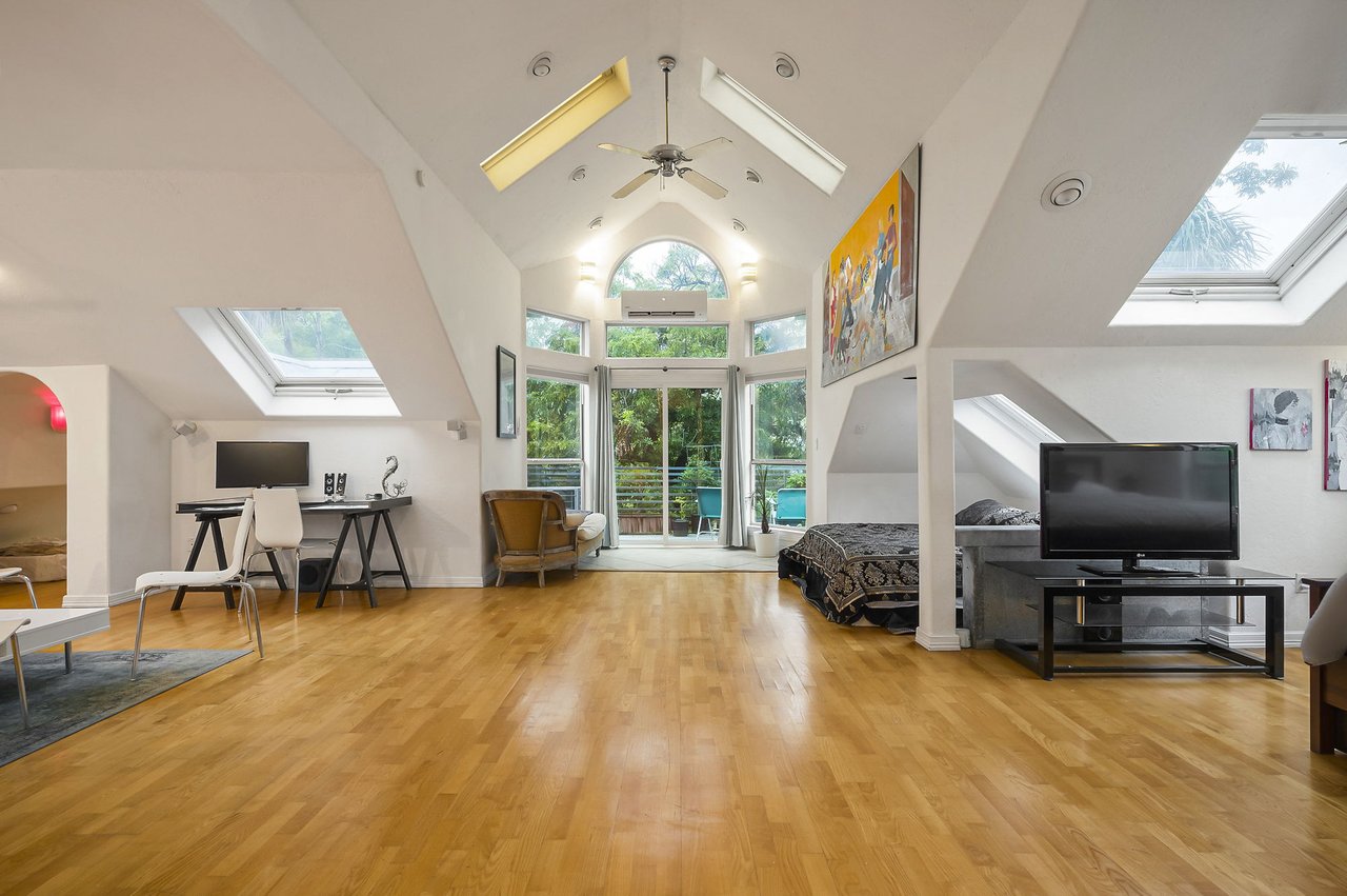 Historic East Austin Home near the French Legation with Artistic Soul, Airbnb History & Limitless Potential