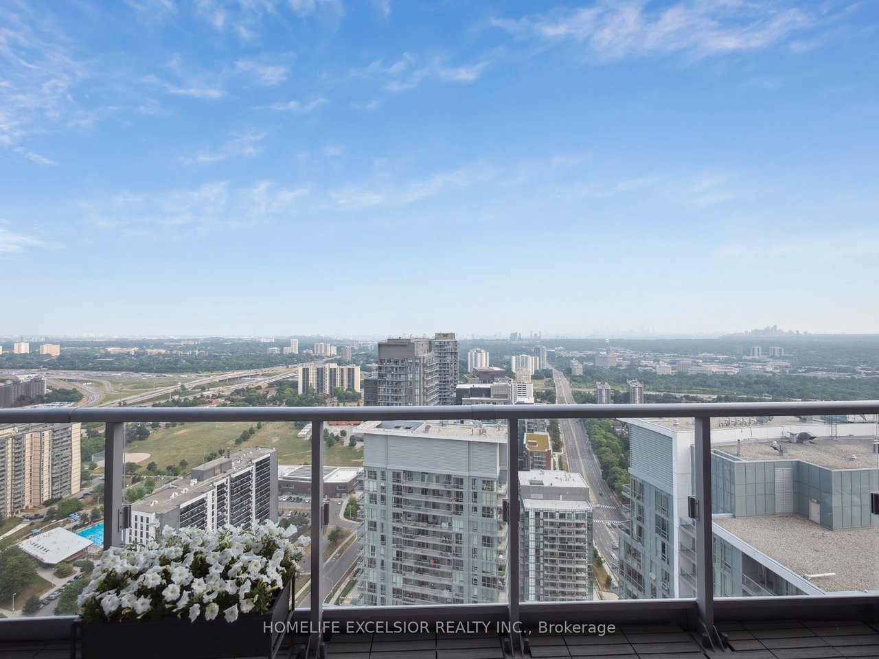 PENTHOUSE IN EMERALD CITY 