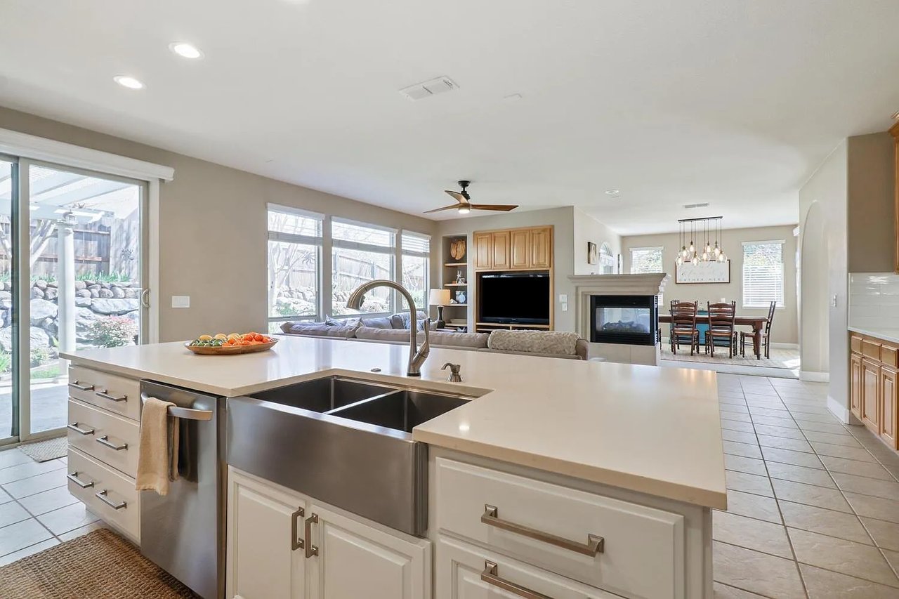 2200 Red Hawk Ct