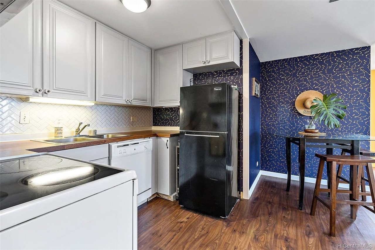 225 Queen St, #6A