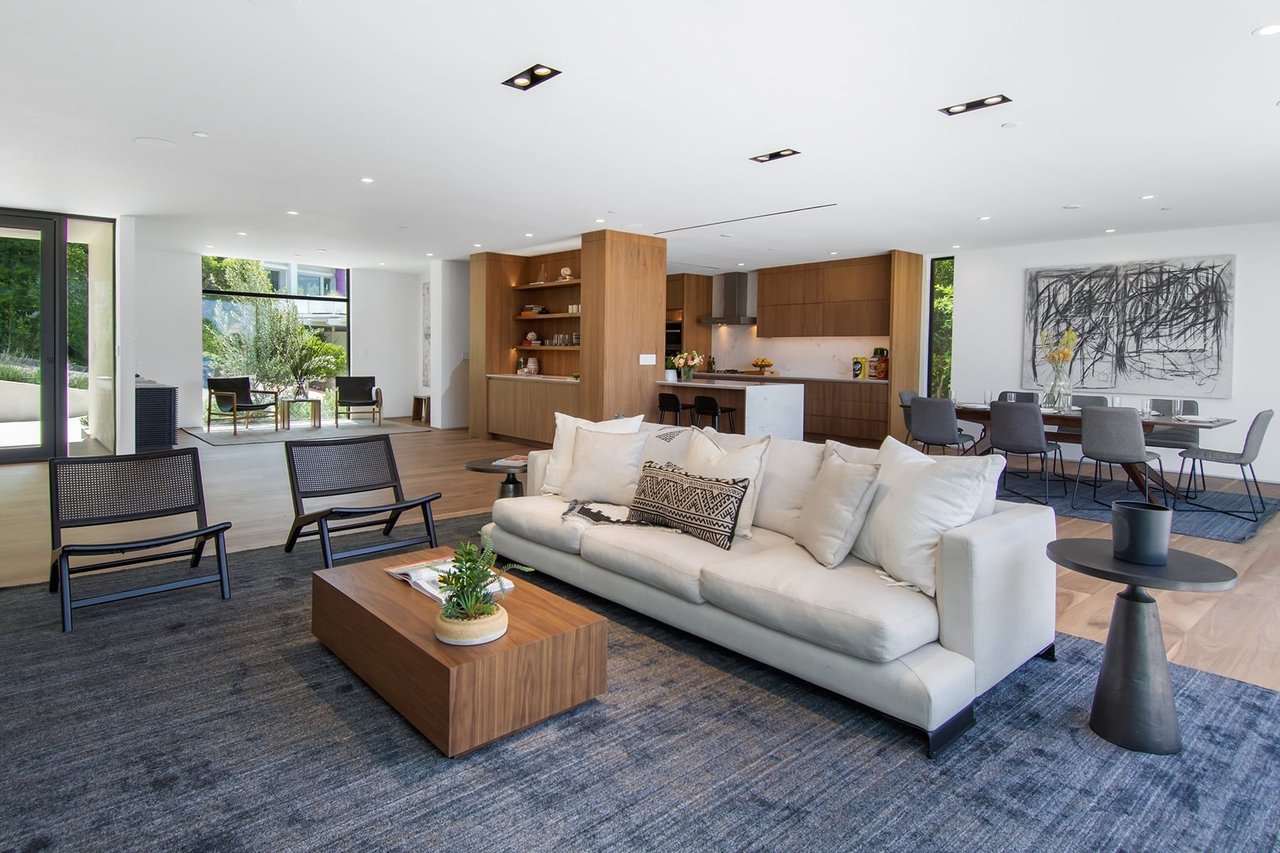 9040 Alto Cedro Drive