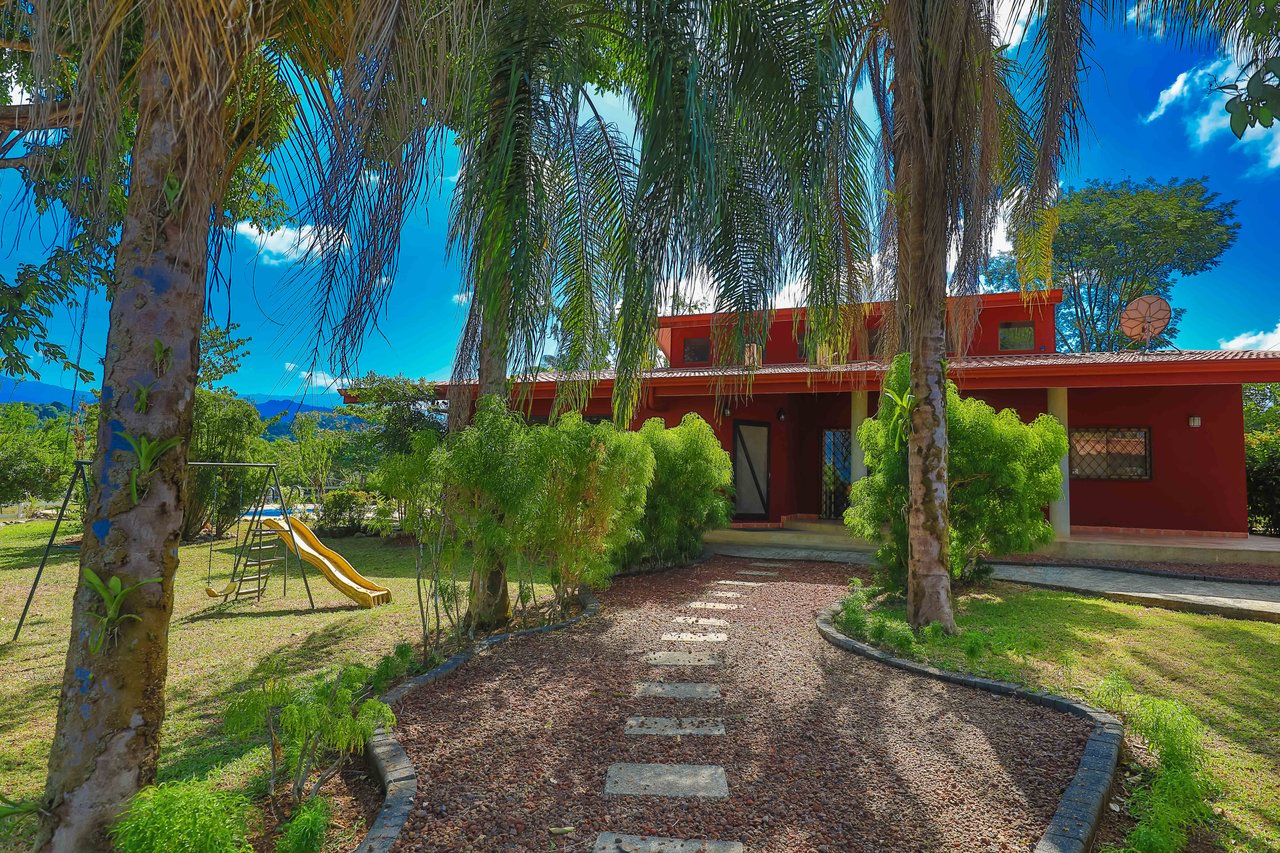 Hacienda-Style Retreat For Sale in Naranjito