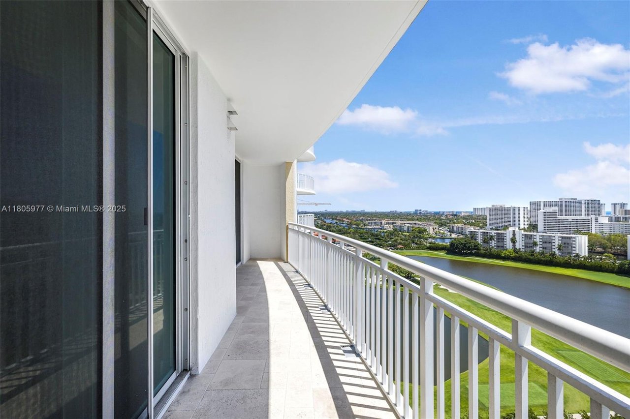 Duo Condominium East, Unit 1604E