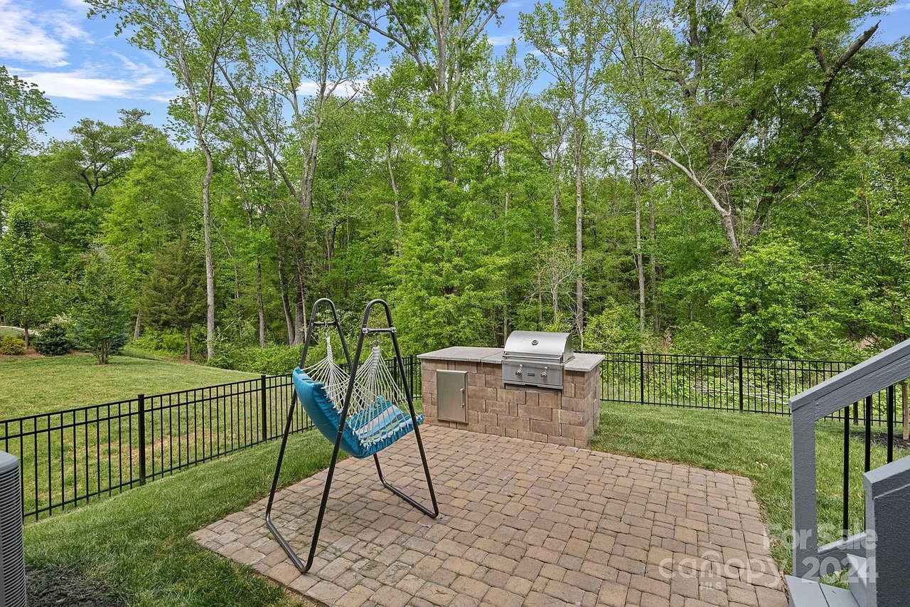 916 Pecan Tree Ln