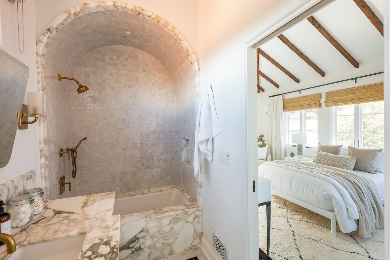 3922 Glenridge Dr, Sherman Oaks 