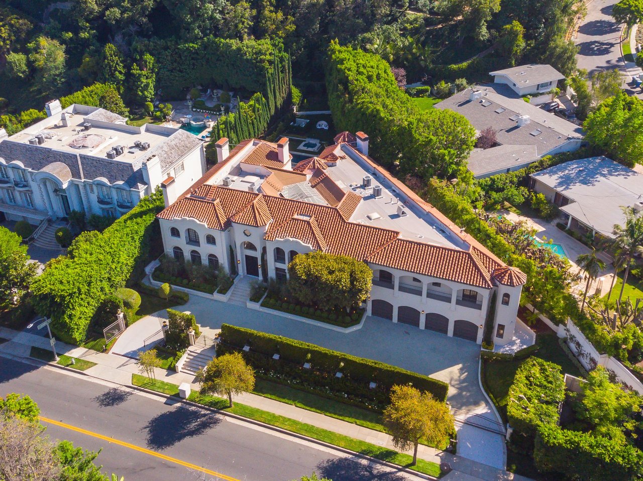 1275 Benedict Canyon Dr