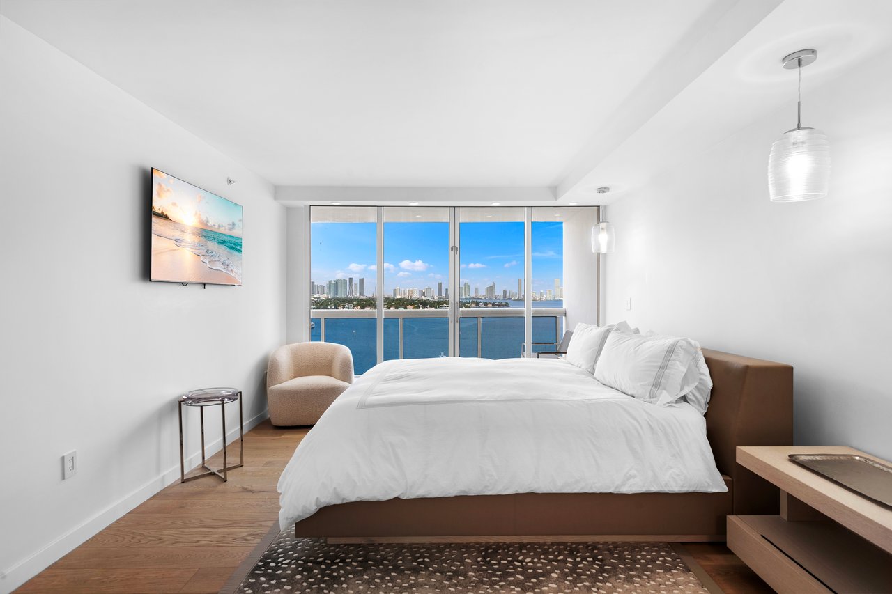 1800 Sunset Harbour 1202/04