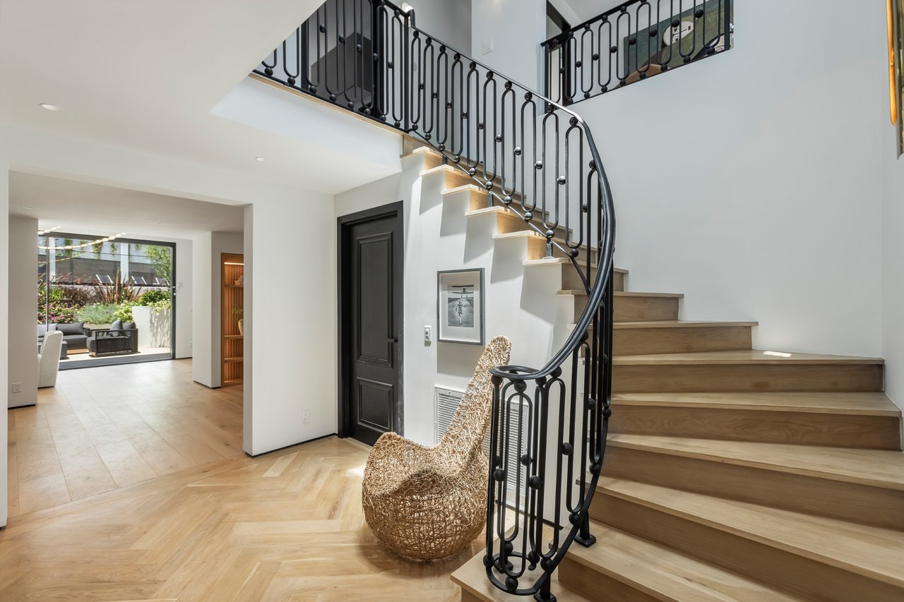 Luxury Gated Villa w/ Pool, Spa & Designer Interiors