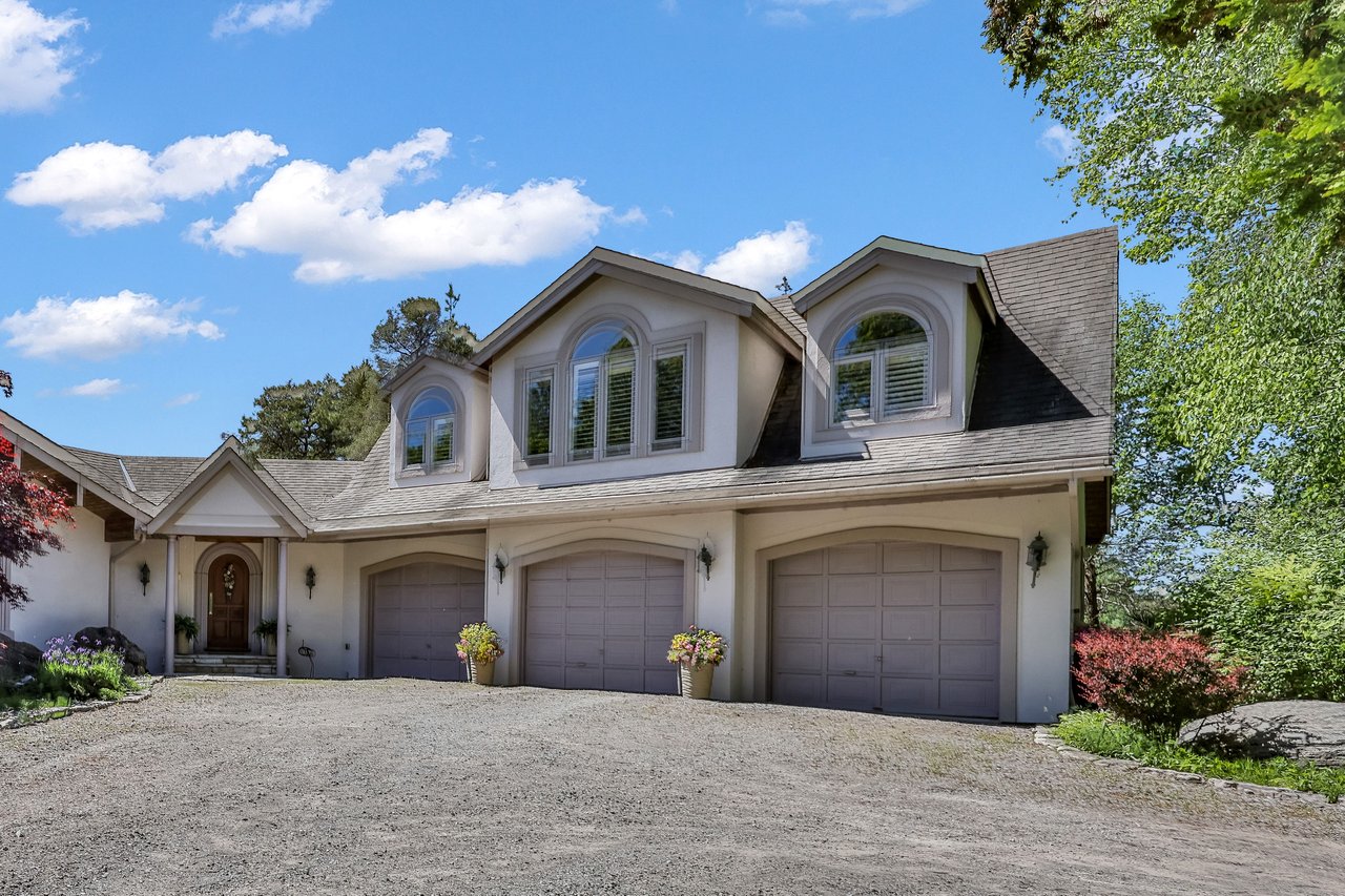 2360 8 Side Road, Burlington