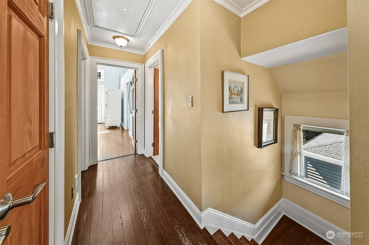 5529 Kenwood Place N