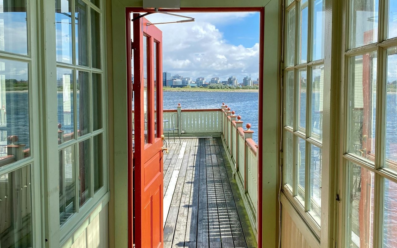 Ample Outdoor Space, Extraordinary Bay Views Highlight Albany Contemporary