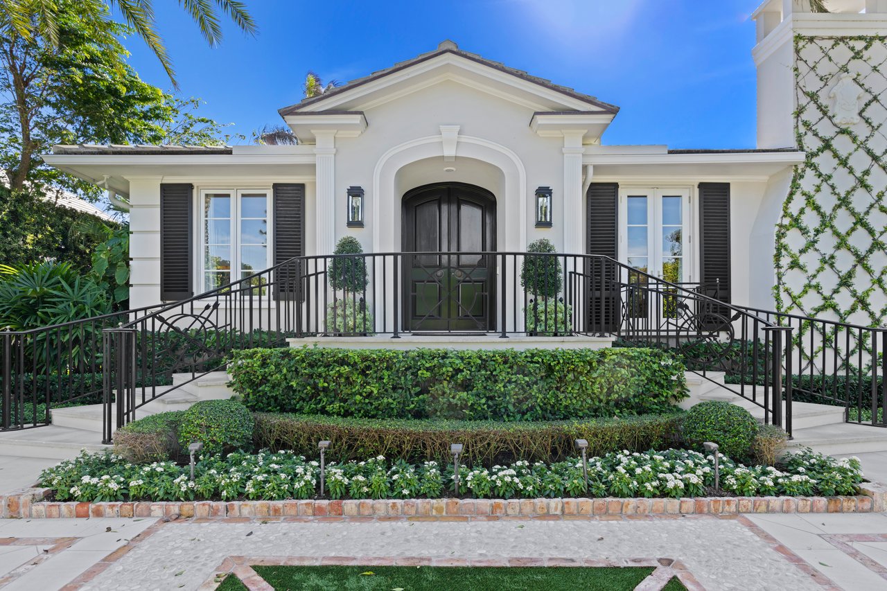 Entertainer’s Paradise in Prestigious Estate Section Enclave