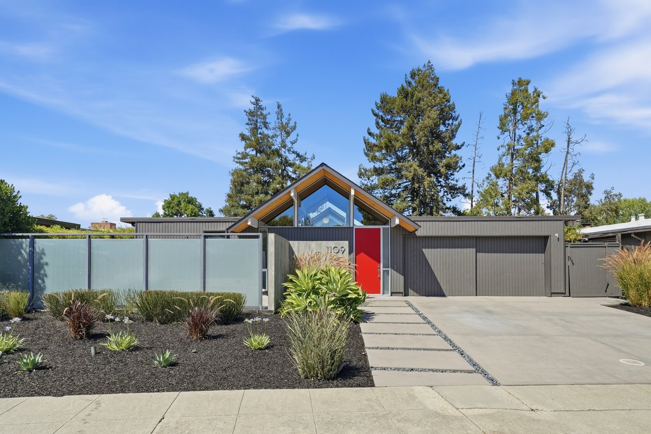 1109 Lorne WAY