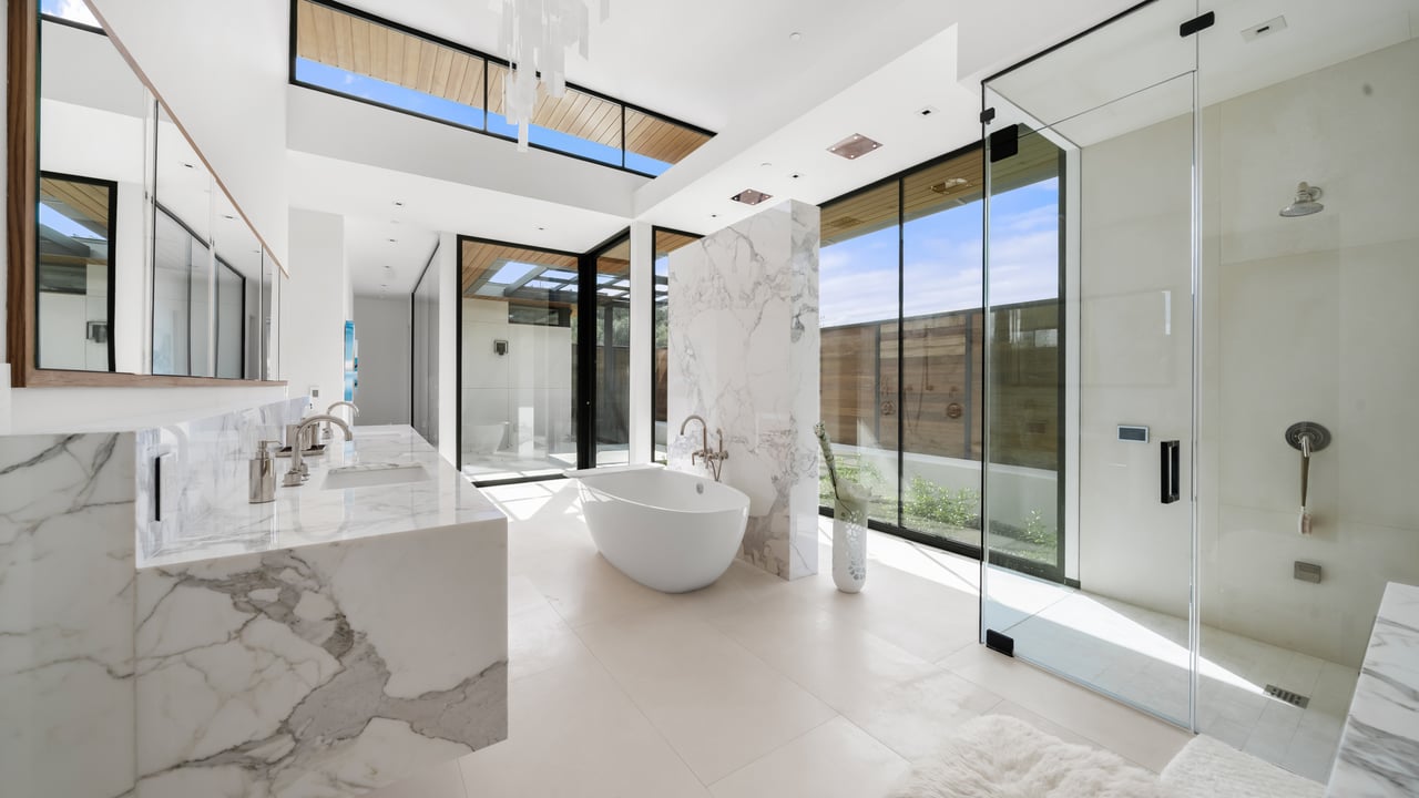 702 N Commons Ford Road