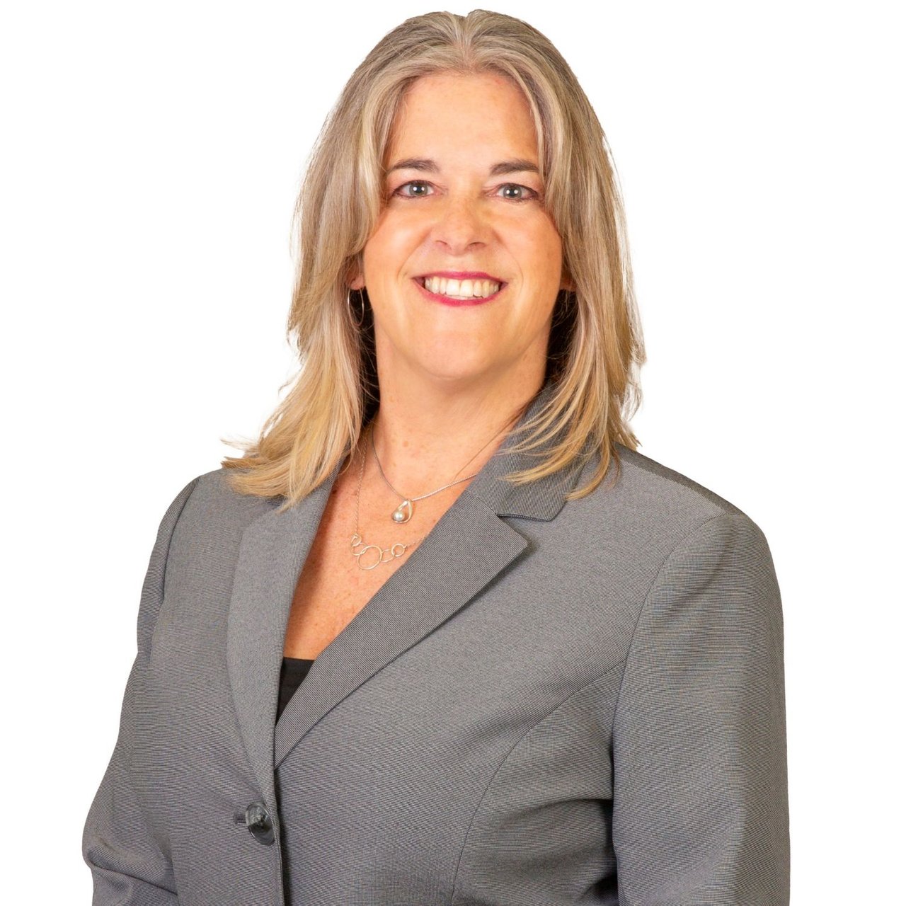 Jamie Jewell Suttons Bay, MI Real Estate Agent Headshot