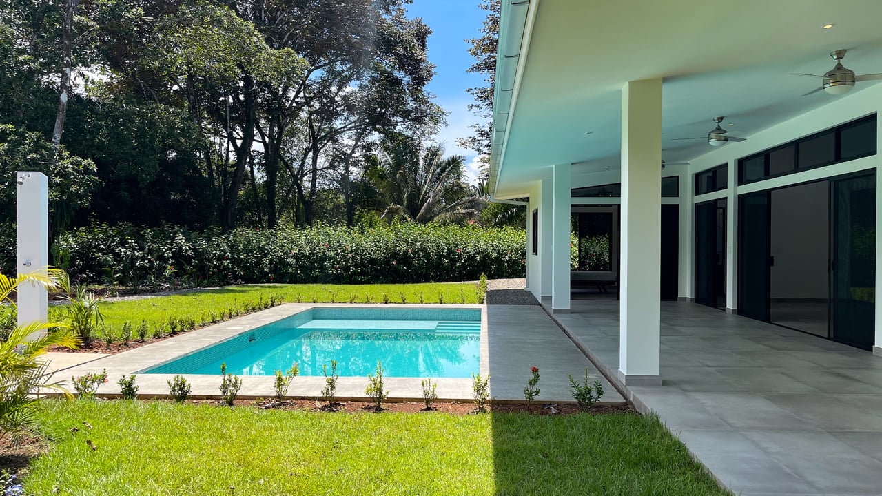 Exquisite Modern Retreat with Ocean and Mountain Views in Ojochal, Costa Rica