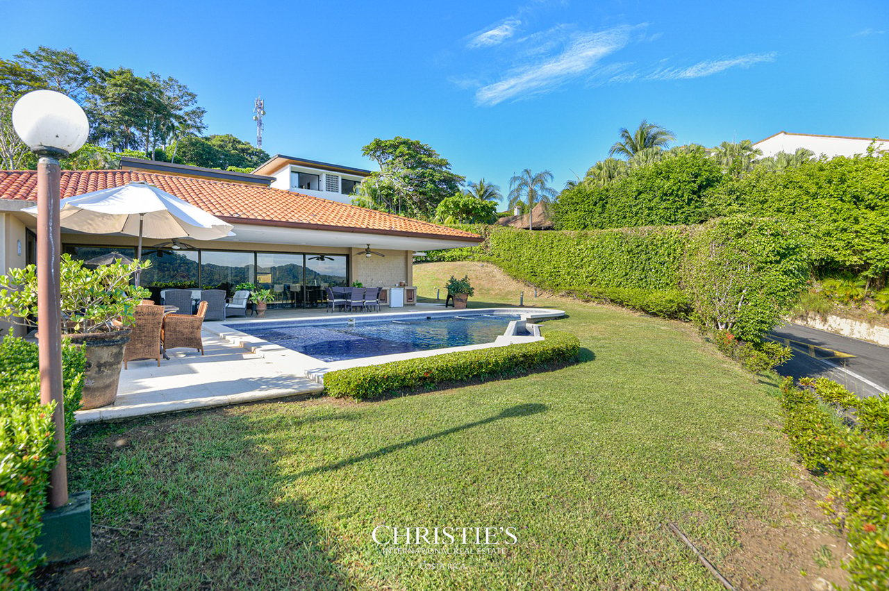 Luxury Ocean View Residence in Faro Escondido