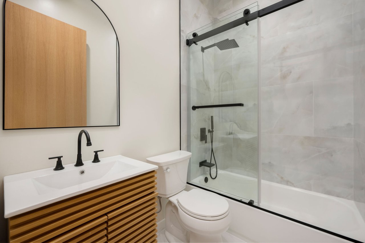 17510 Miranda St, Encino