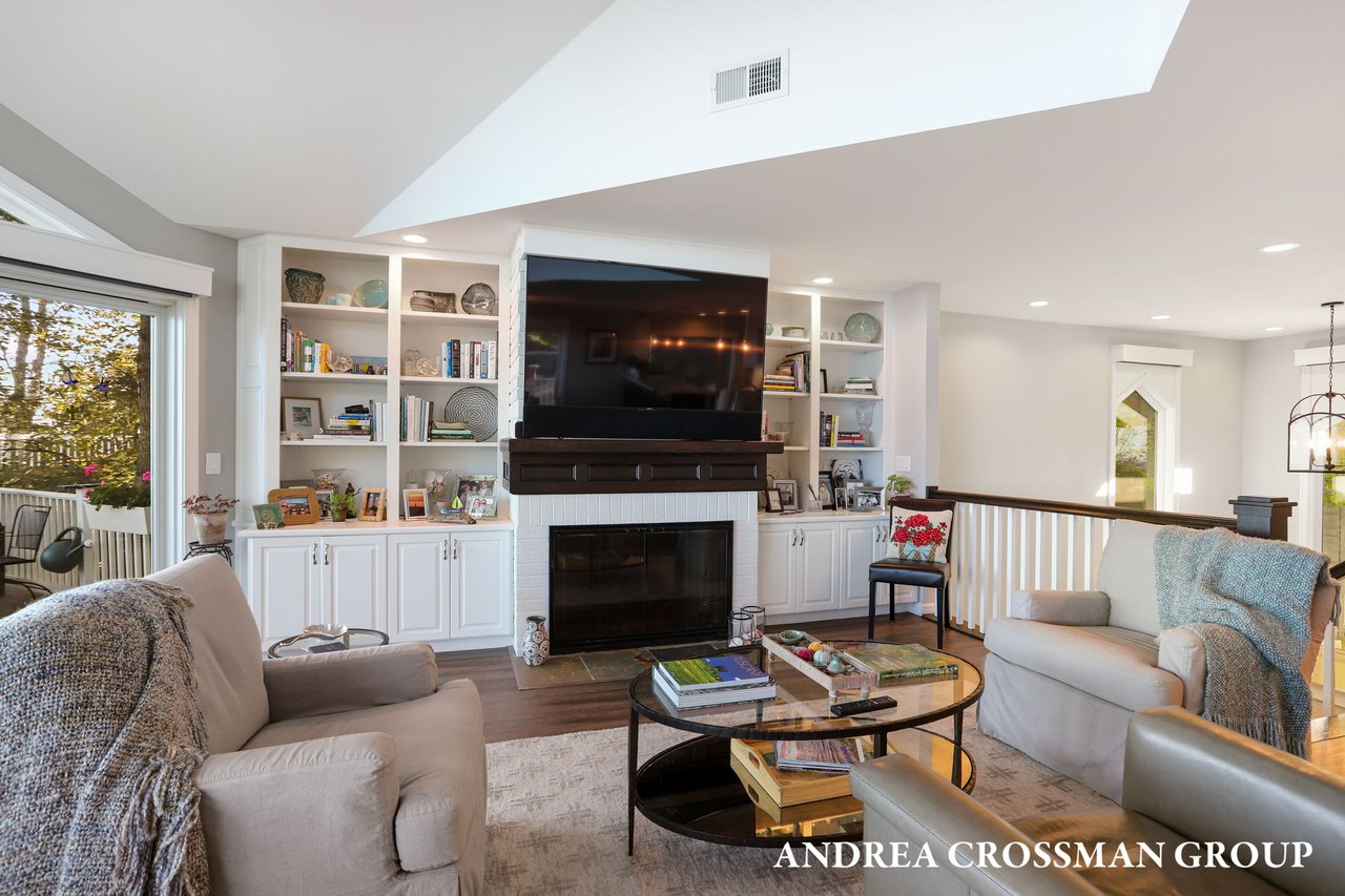 9565 Whispering Sands Dr