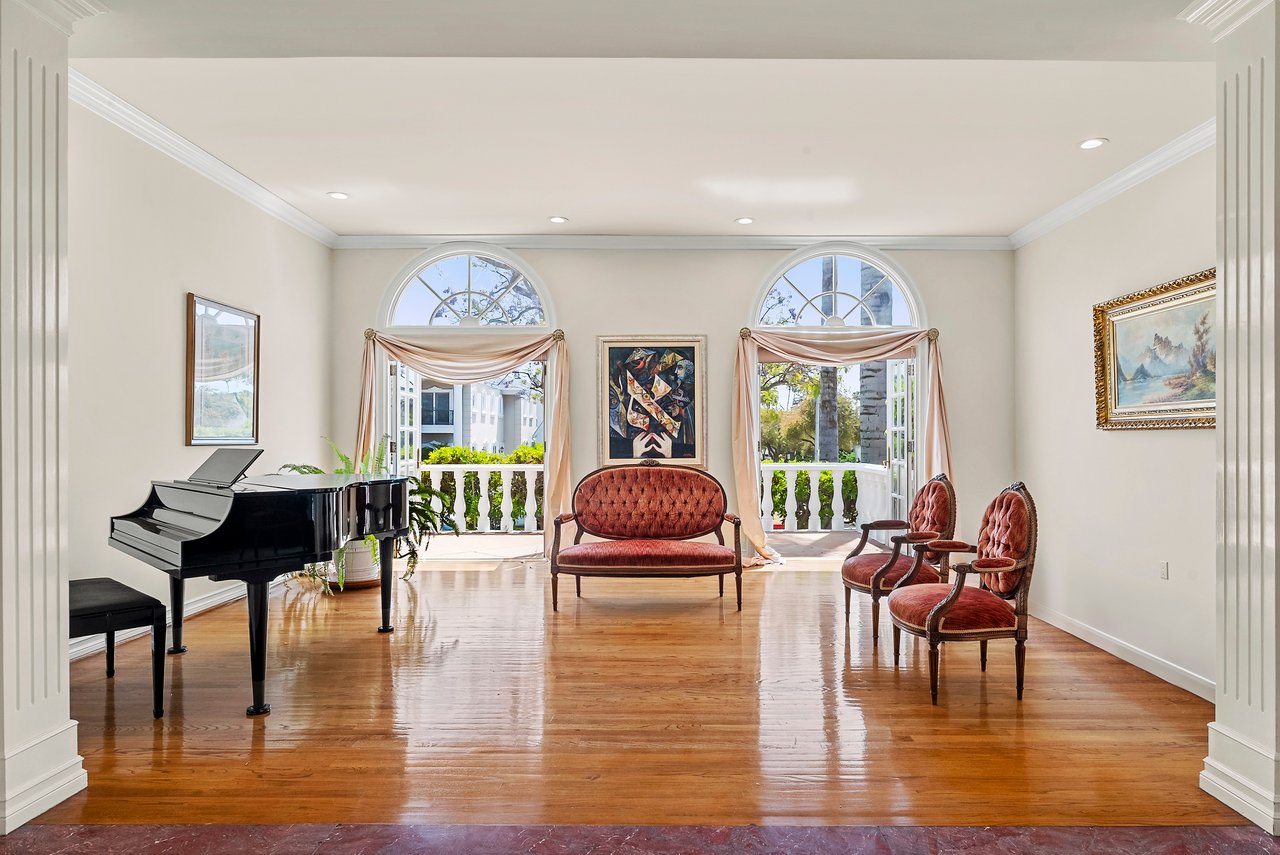 201 N Palm Dr, Beverly Hills 