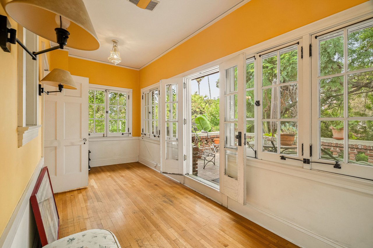 1130 Westchester Pl