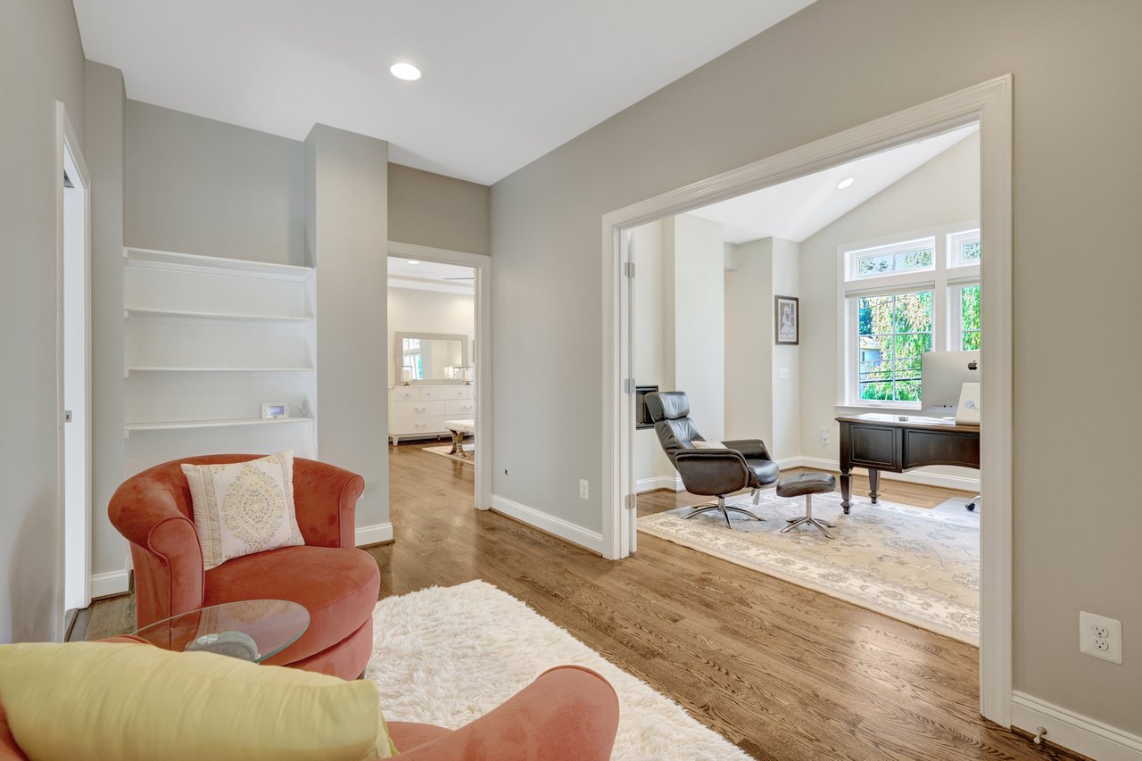 300 Jade Ct NW