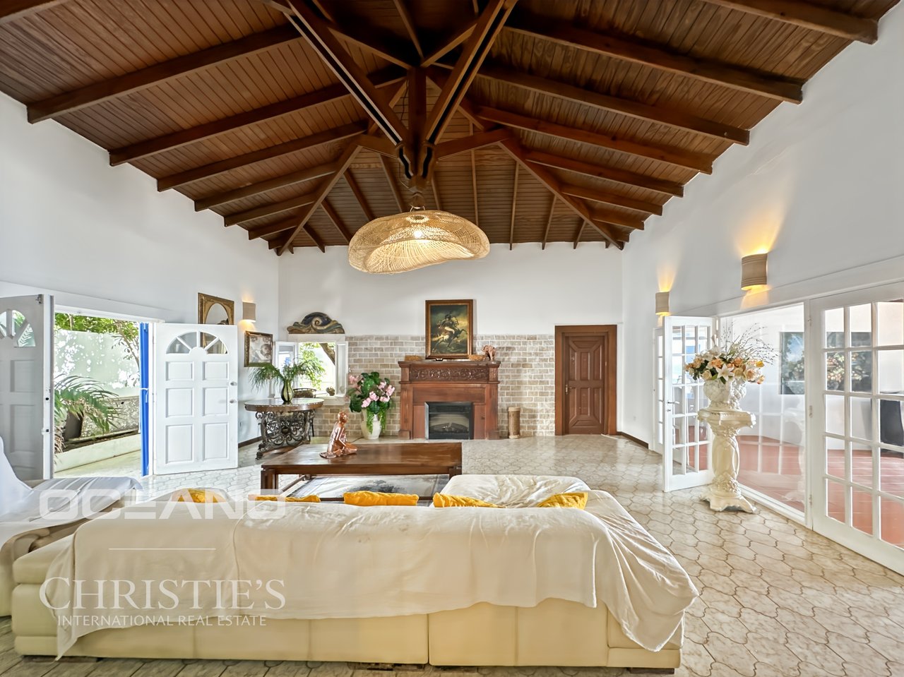 Investment Opportunity – 3-Bedroom Villa with Studio and Independent Unit