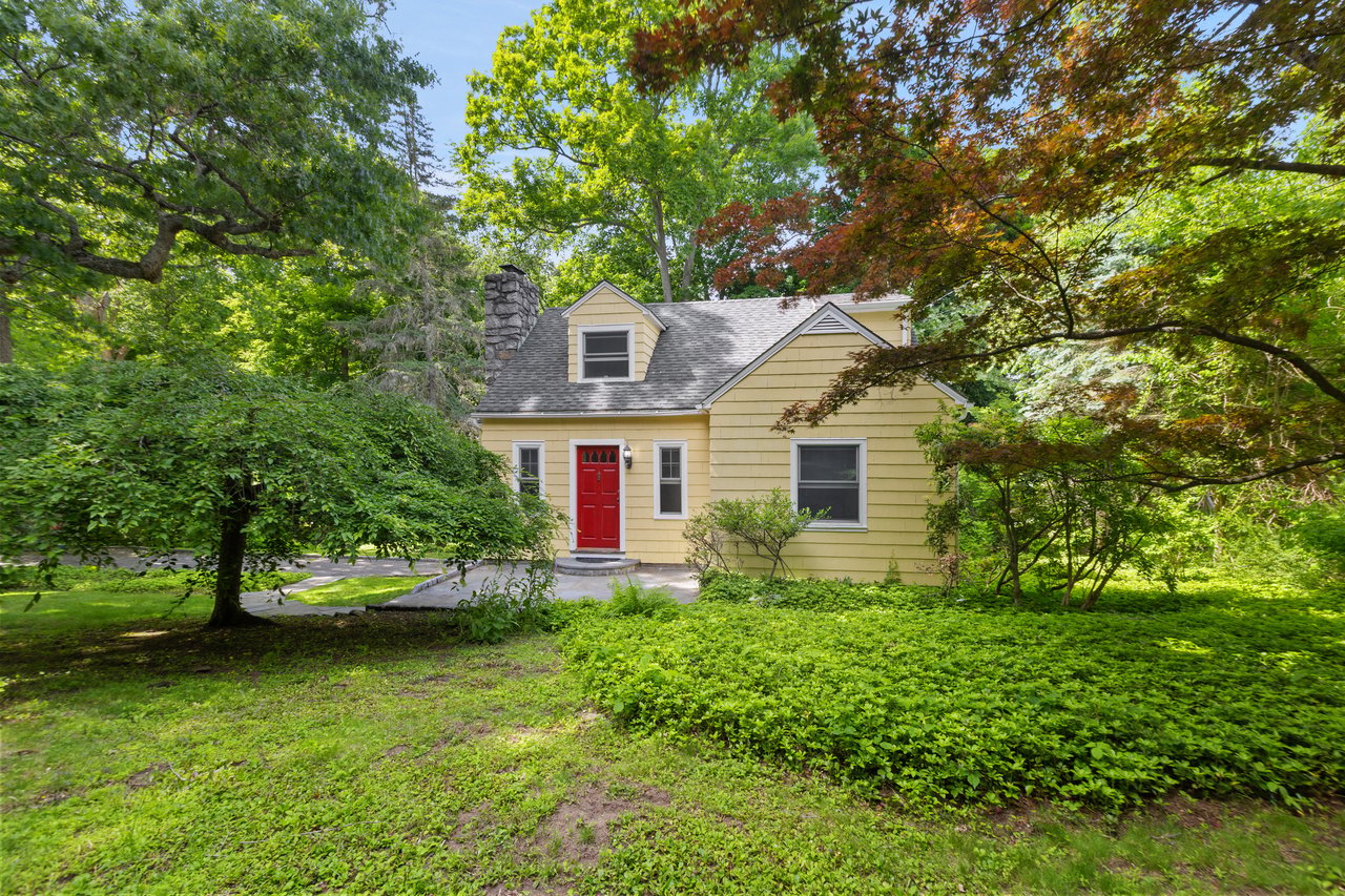 65 Laurelton Road